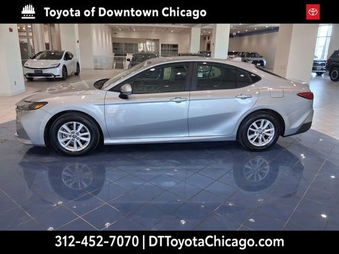 Used 2025 Toyota Camry LE image 3