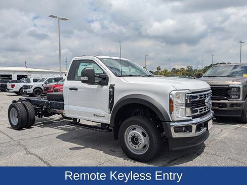 Used 2025 Ford F550 4x4 Regular Cab Super Duty image 2
