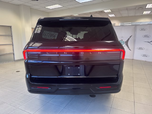 Used 2025 Lincoln Navigator Reserve AWD/4WD image 6