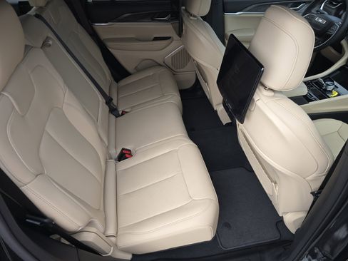 Certified 2023 Jeep Grand Cherokee Limited w/ Luxury Tech Group II image 29