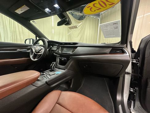 Certified 2025 Cadillac XT5 Sportv AWD/4WD image 17