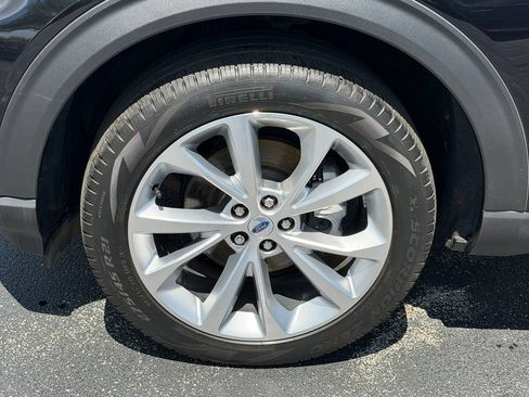 Used 2023 Ford Explorer Platinum w/ Technology Package AWD/4WD image 7