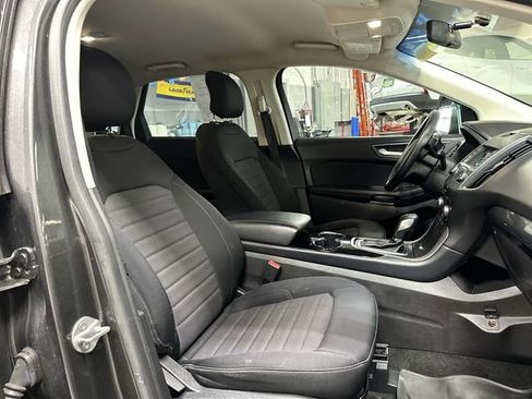 Used 2018 Ford Edge SE image 26