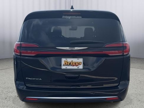 Used 2025 Chrysler Pacifica Select FWD image 4