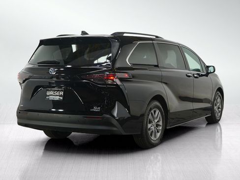 Used 2023 Toyota Sienna XLE w/ XLE Plus Package AWD/4WD image 5