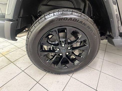 Used 2025 Jeep Wrangler Sahara image 14