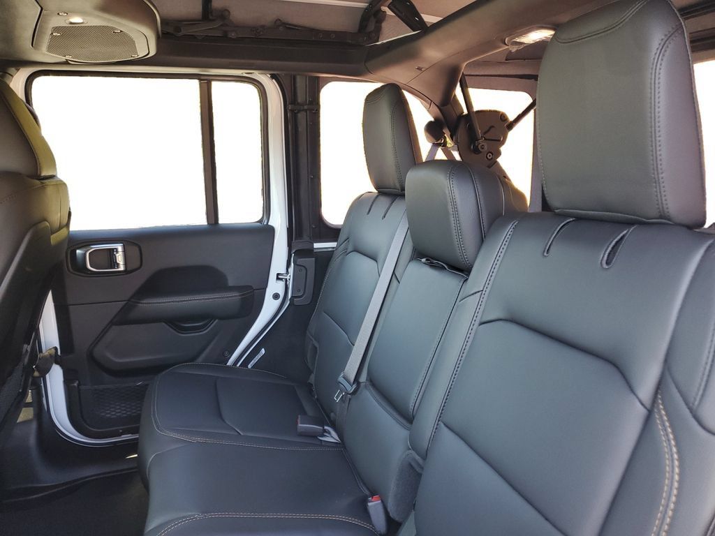 New 2025 Jeep Wrangler Unlimited Sahara AWD/4WD image 13