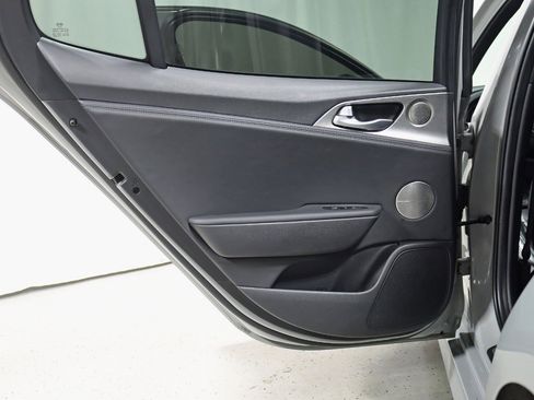 Used 2018 Kia Stinger GT2 image 34