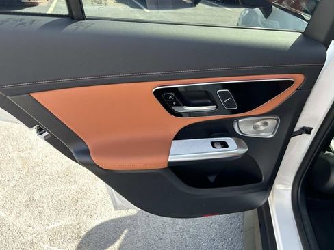 Used 2025 Mercedes-Benz GLC 300 4MATIC image 21