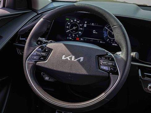 Certified 2024 Kia Niro Wave image 9