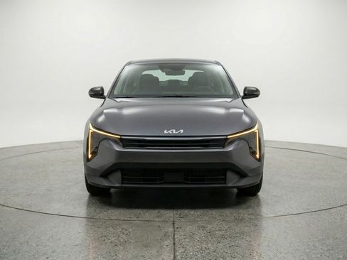 Used 2025 Kia K4 LXS image 2