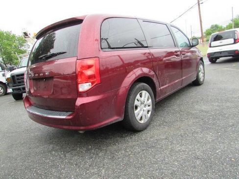 Used 2018 Dodge Grand Caravan SE w/ UConnect Hands-Free Group FWD image 8