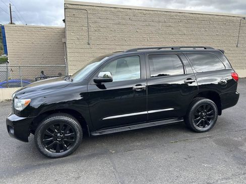 Used 2012 Toyota Sequoia Platinum image 7