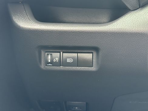 Used 2021 Toyota RAV4 XLE image 31