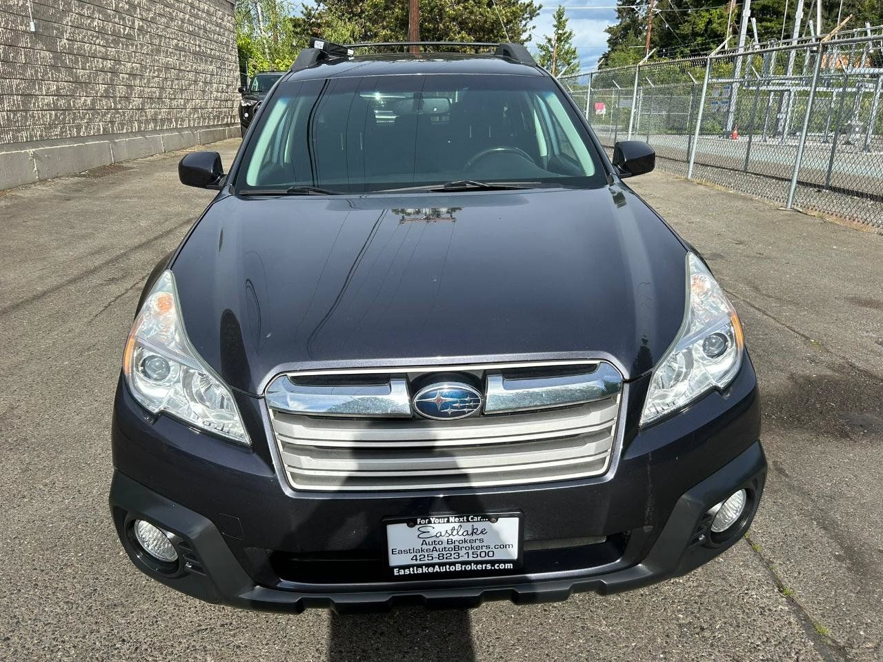 Used 2013 Subaru Outback 2.5i Premium AWD/4WD image 2