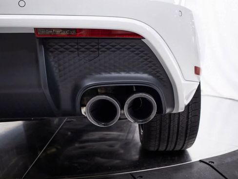 Certified 2025 Porsche Macan image 37