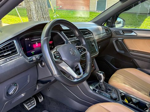 Used 2022 Volkswagen Tiguan SE R-Line AWD/4WD image 15