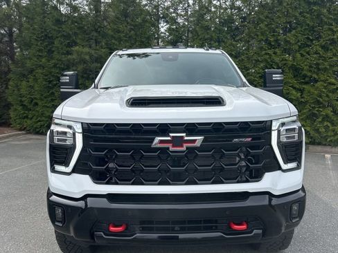 Used 2025 Chevrolet Silverado 2500 ZR2 w/ Technology Package image 2