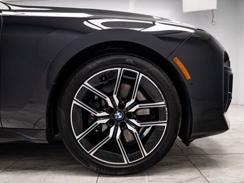 Used 2023 BMW 760i xDrive image 31