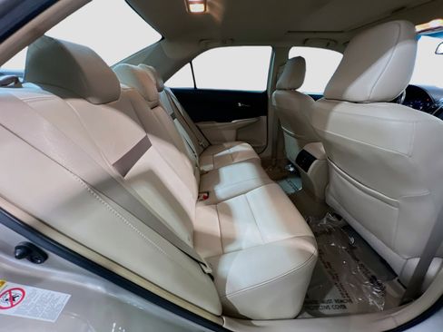 Used 2014 Toyota Camry XLE w/ Leather Package image 20