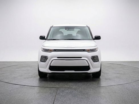Used 2025 Kia Soul LX w/ LX Technology Package FWD image 2