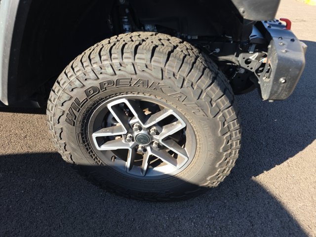 Used 2025 Jeep Gladiator Mojave AWD/4WD image 2