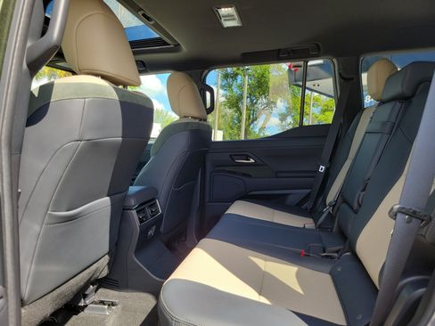 Used 2025 Lexus GX 550 AWD/4WD image 15