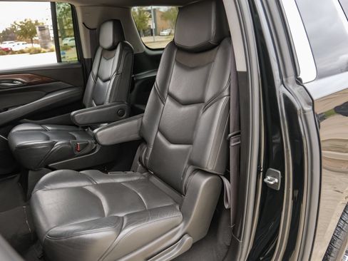 Used 2017 Cadillac Escalade ESV Luxury AWD/4WD image 41