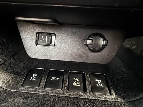 Used 2016 Toyota Highlander XLE AWD/4WD image 34
