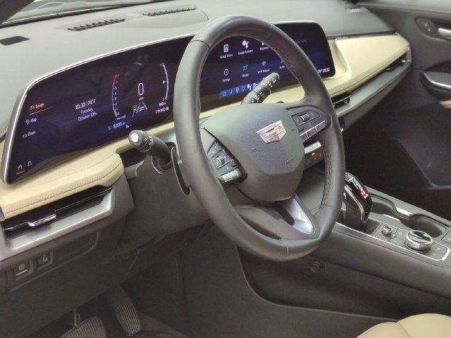 Used 2024 Cadillac XT4 Luxury w/ Cold Weather Package AWD/4WD image 9