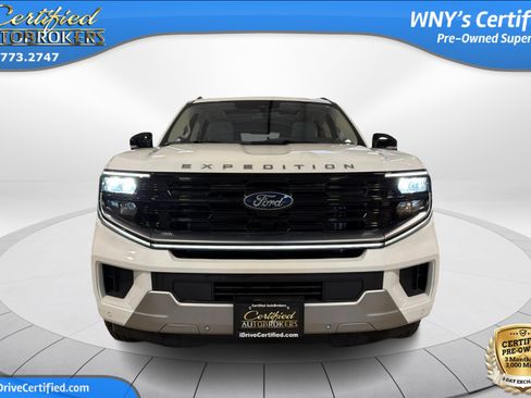 Used 2025 Ford Expedition Platinum AWD/4WD image 2