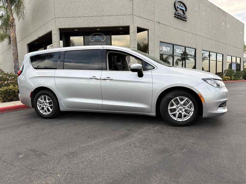 Used 2022 Chrysler Voyager LX FWD image 8