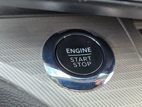 Used 2022 Ford Explorer XLT w/ Equipment Group 202A image 25