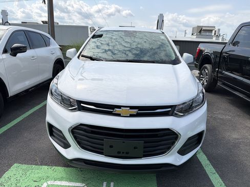 Used 2022 Chevrolet Trax LS w/ Tint and Cruise Package AWD/4WD image 3