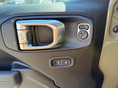 New 2025 Jeep Wrangler Unlimited Rubicon w/ XTREMEE 35" Tire Package image 12