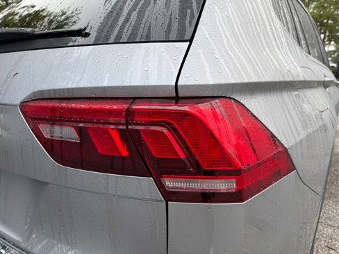 Used 2022 Volkswagen Tiguan SE image 11