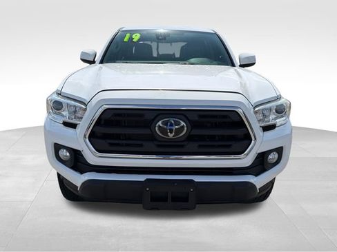 Used 2019 Toyota Tacoma SR5 AWD/4WD image 2