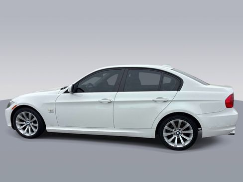 Used 2011 BMW 328i xDrive Sedan AWD/4WD image 4