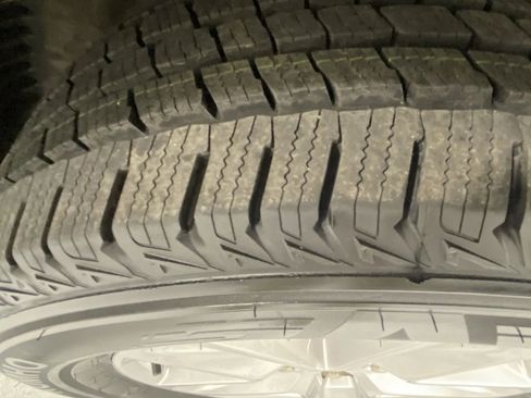 Used 2023 Jeep Grand Cherokee L Laredo image 40