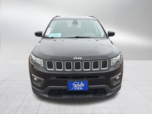 Used 2019 Jeep Compass Latitude image 2