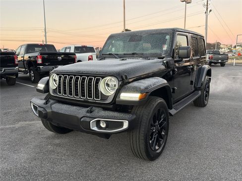 Used 2025 Jeep Wrangler Sahara image 2