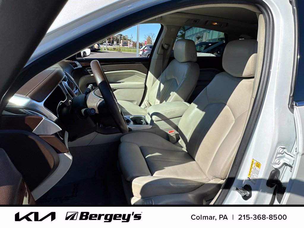 Used 2015 Cadillac SRX Luxury w/ Driver Awareness Package FWD image 11