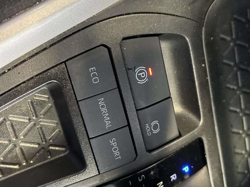 Used 2024 Toyota RAV4 XLE FWD image 23