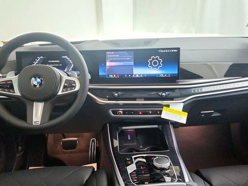 Used 2026 BMW X5 xDrive40i w/ M Sport Package image 22