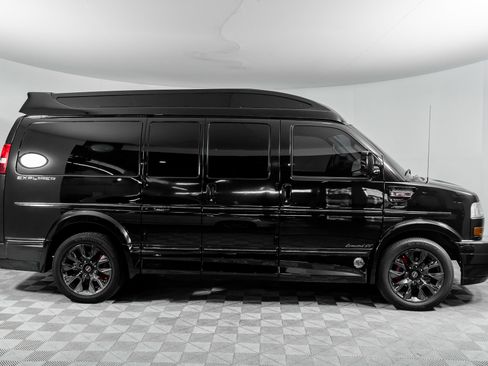 Used 2023 GMC Savana 2500 image 5