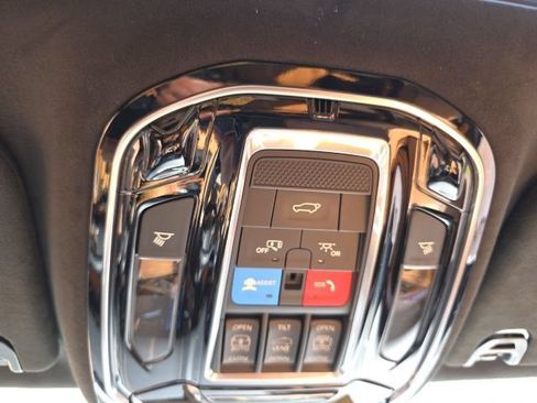 Used 2023 Jeep Grand Wagoneer Series III AWD/4WD image 16