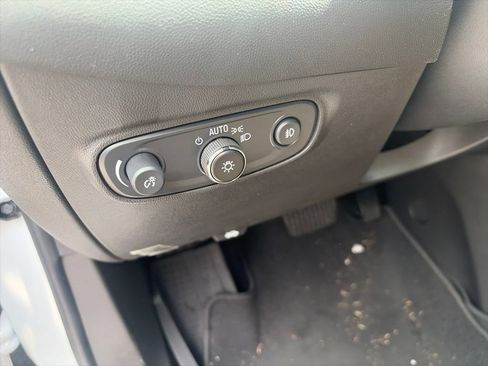 Used 2024 Chevrolet Equinox Premier FWD image 17