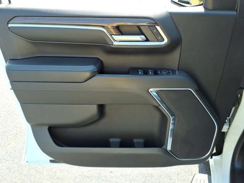 Used 2022 Chevrolet Silverado 1500 LT Trail Boss w/ Protection Package AWD/4WD image 7