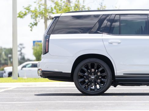 Used 2026 Cadillac Escalade Platinum Sport w/ LPO, ONYX Package AWD/4WD image 6