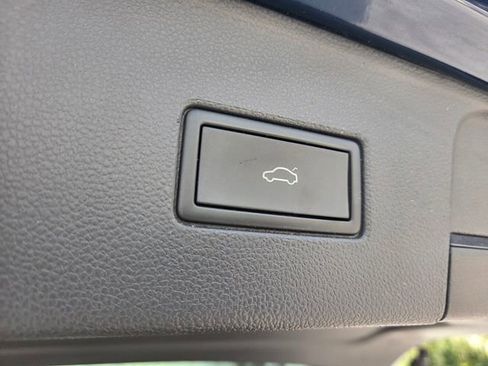 Used 2021 Volkswagen Atlas SEL R-Line image 22